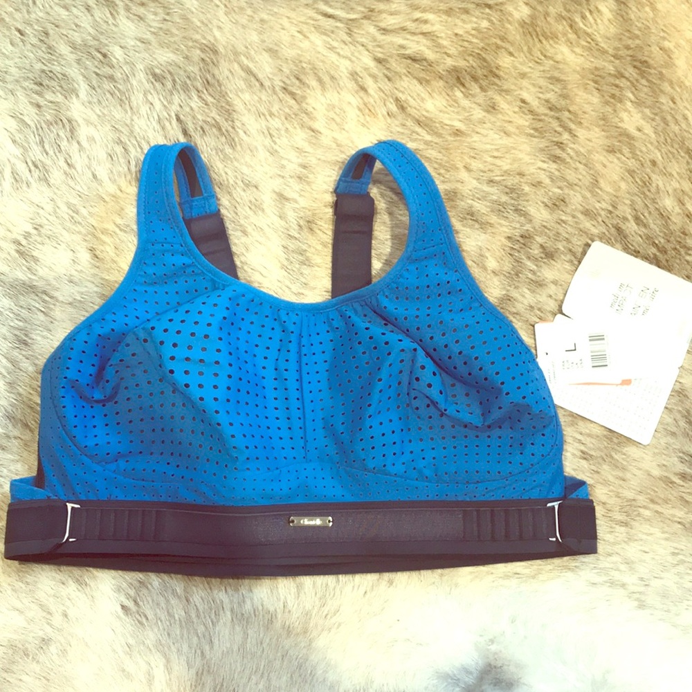 NWT Chantelle Sports Bra